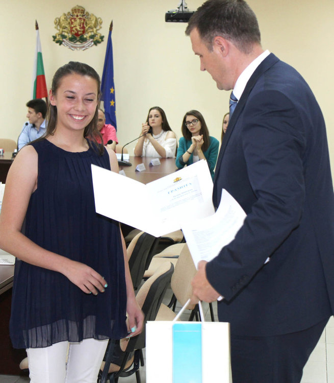 Две първи награди на областния във фото конкурса „Виждам красотата“