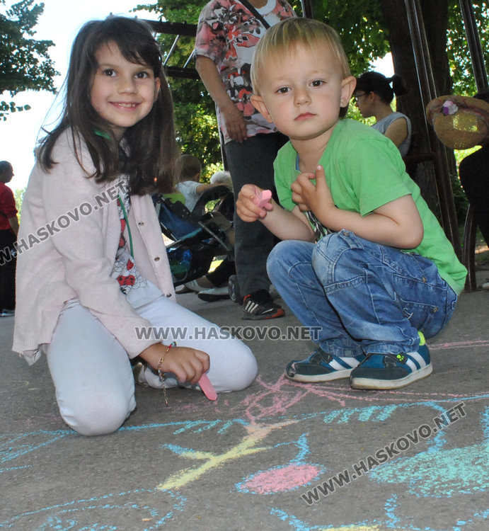 Денят на детето започна с много игри и забавления за малчуганите в Градската градина