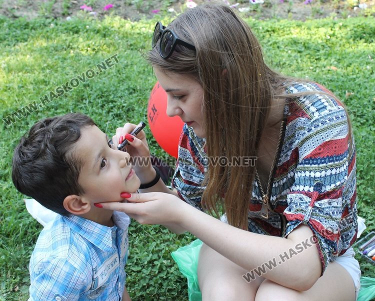 Деца превзеха кабинета на кмета Иво Димов на 1 юни