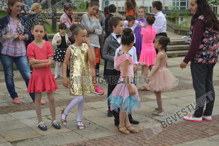 Дъждът развали първоюнския празник в Смолян