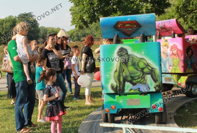 Деца превзеха кабинета на кмета Иво Димов на 1 юни