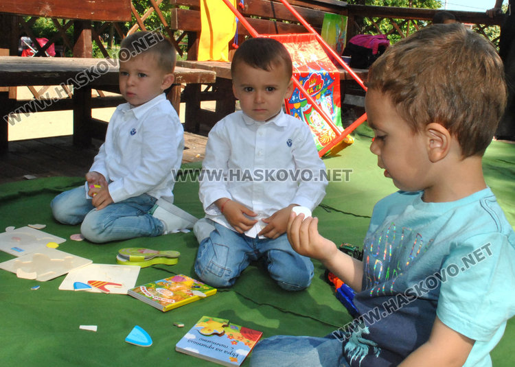 Денят на детето започна с много игри и забавления за малчуганите в Градската градина