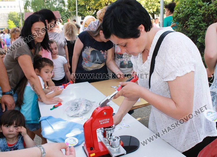 Деца превзеха кабинета на кмета Иво Димов на 1 юни