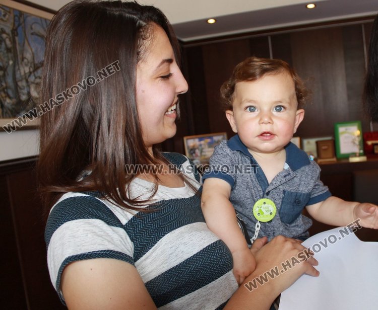 Деца превзеха кабинета на кмета Иво Димов на 1 юни