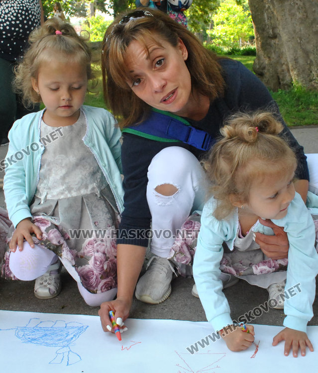 Денят на детето започна с много игри и забавления за малчуганите в Градската градина