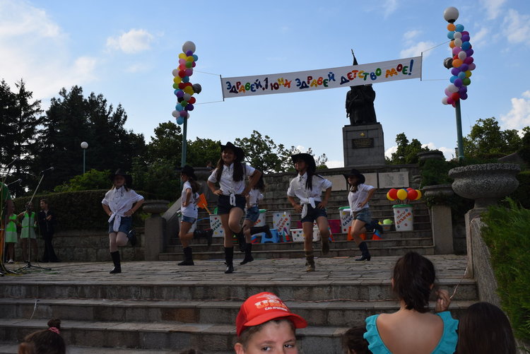 Кърджали празнува Деня на детето,кметът поздрави малчуганите