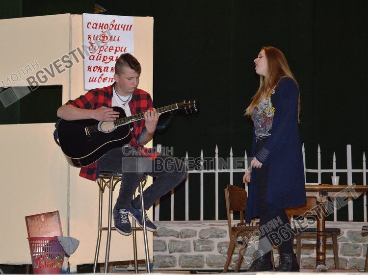 Младежки театър "Ирис" зарадва почитателите на Мелпомена с "Междучасия"