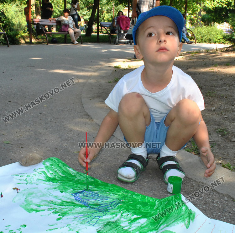 Денят на детето започна с много игри и забавления за малчуганите в Градската градина