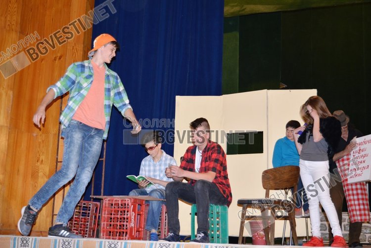 Младежки театър "Ирис" зарадва почитателите на Мелпомена с "Междучасия"