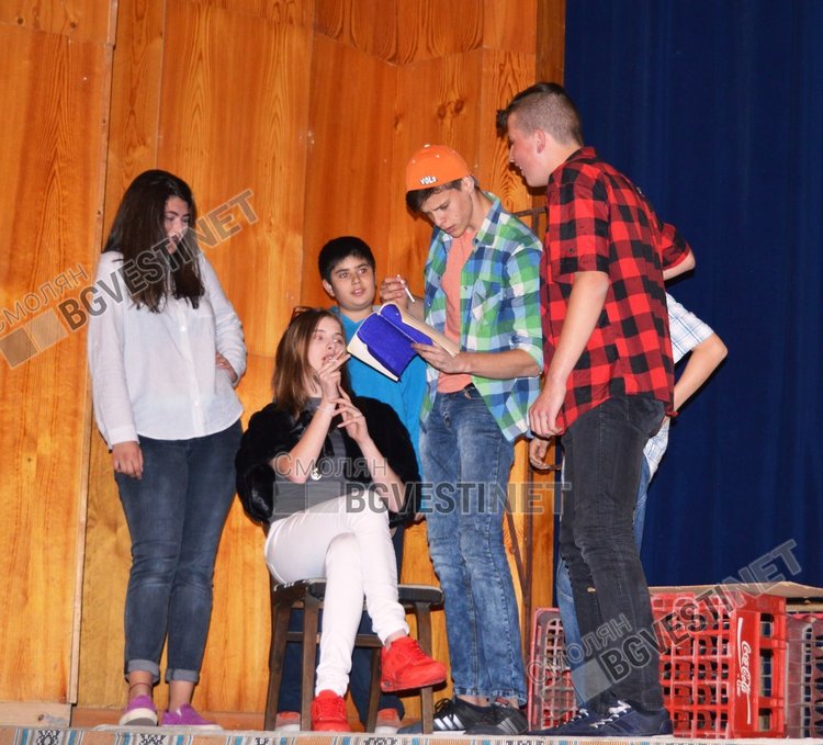 Младежки театър "Ирис" зарадва почитателите на Мелпомена с "Междучасия"