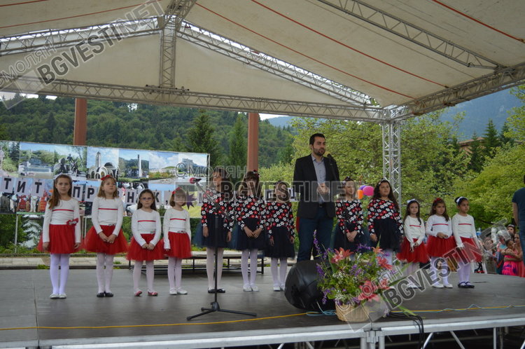 Дъждът развали първоюнския празник в Смолян