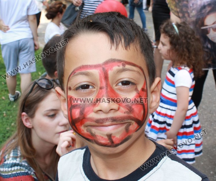 Деца превзеха кабинета на кмета Иво Димов на 1 юни