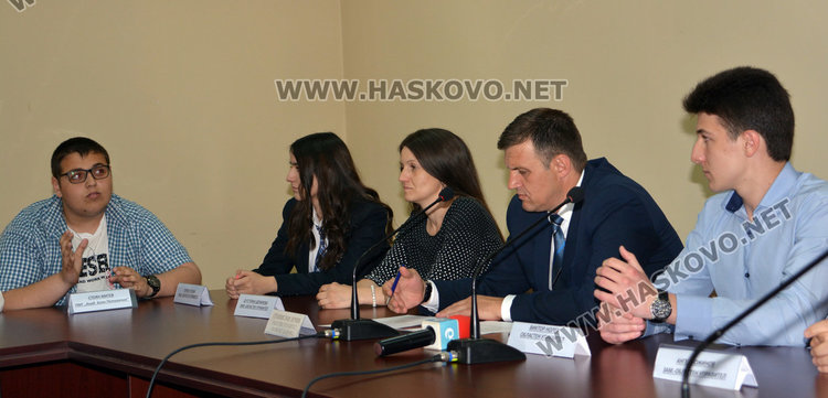 Доброволческа система и Младежки съвет към областна администрация поискаха младите