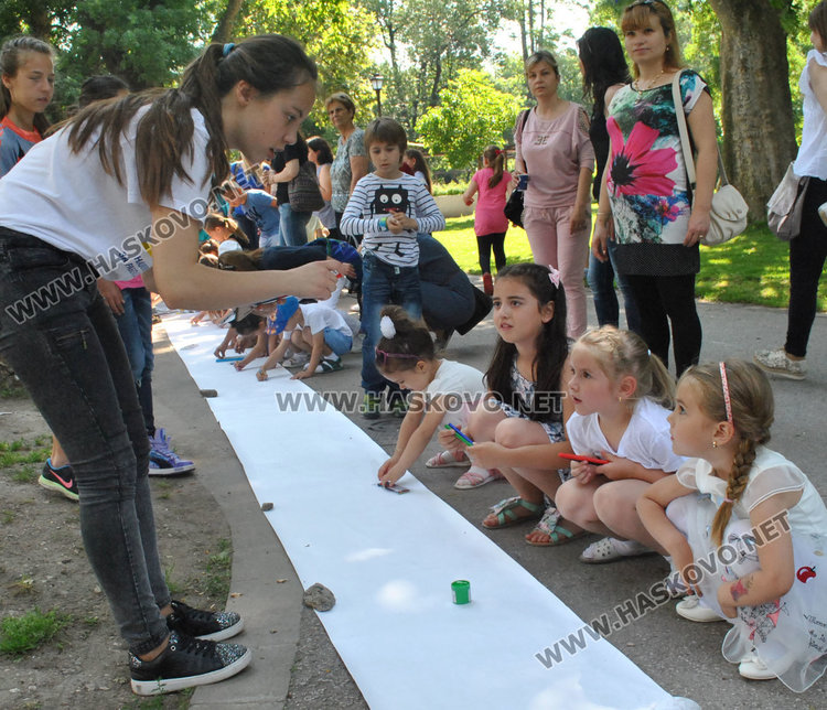 Денят на детето започна с много игри и забавления за малчуганите в Градската градина