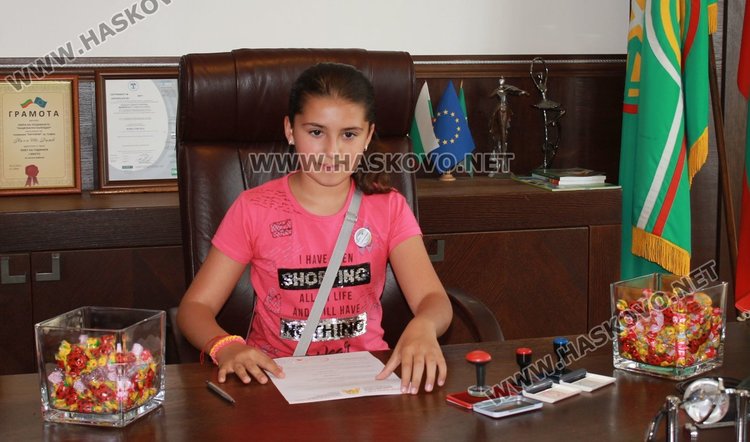 Деца превзеха кабинета на кмета Иво Димов на 1 юни