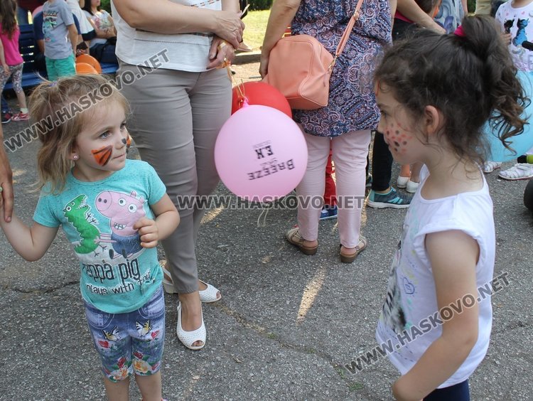 Деца превзеха кабинета на кмета Иво Димов на 1 юни