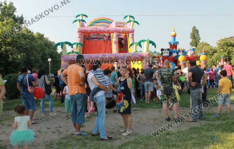 Деца превзеха кабинета на кмета Иво Димов на 1 юни