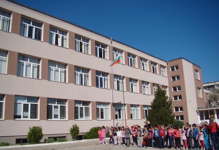 Отпада втората смяна за учениците от 5 до 8 клас в СУ "Л.Каравелов"