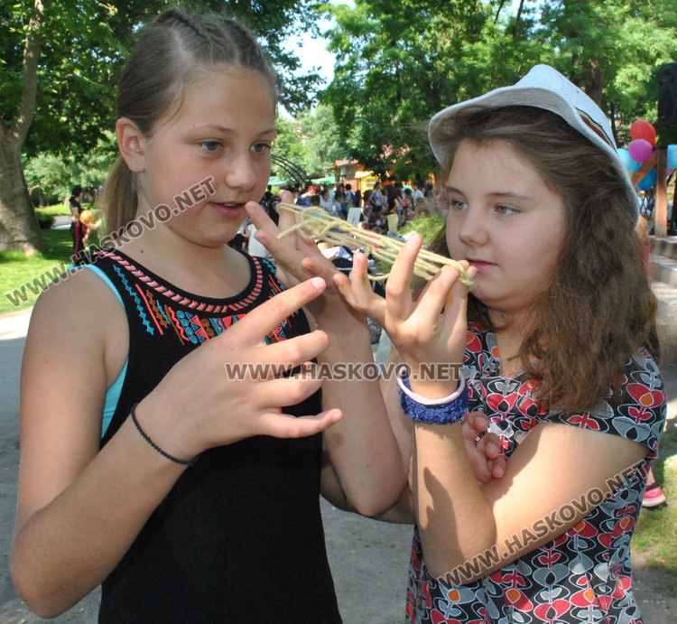 Денят на детето започна с много игри и забавления за малчуганите в Градската градина