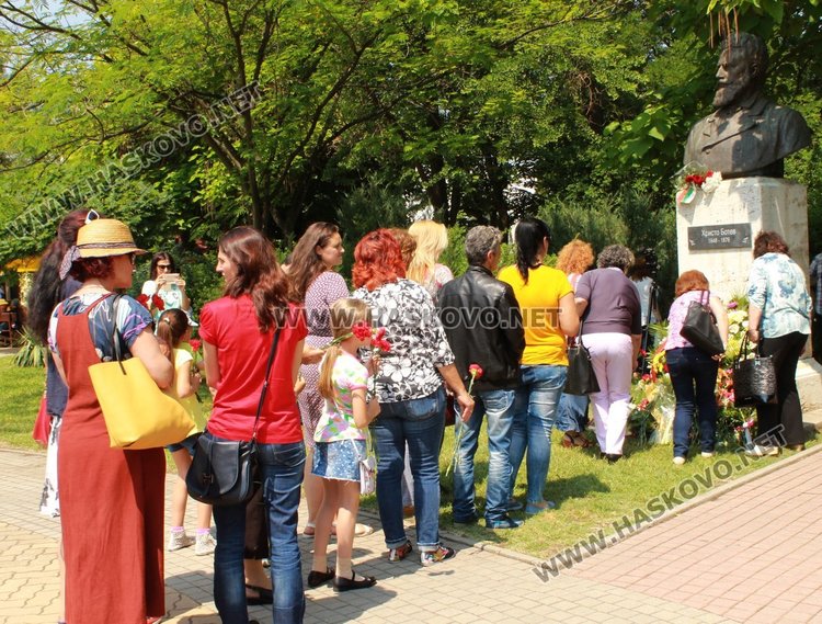 Димитровград почете днес  паметта на поета и революционер Христо Ботев и на загиналите за свободата на България.