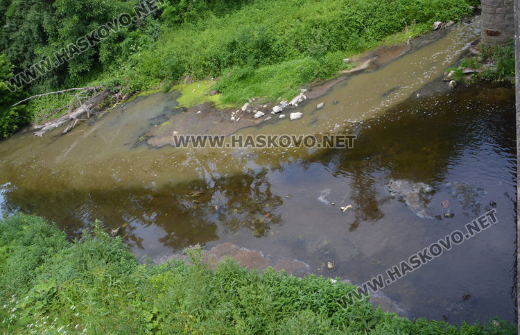 Воняща мръсотия се влива в реката в Клокотница, оттам в Марица
