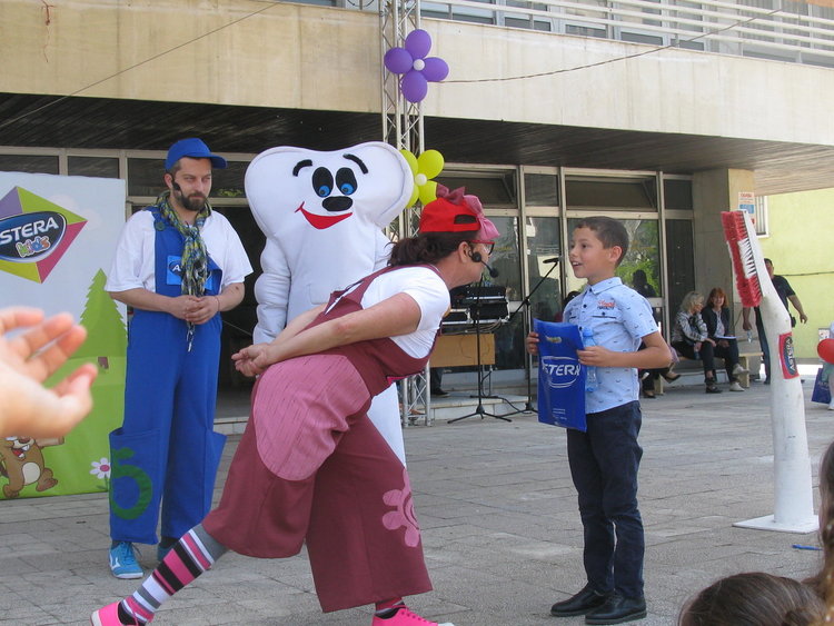 Чрез забавни истории и игри децата от Девин научиха правилата за миене на зъбките