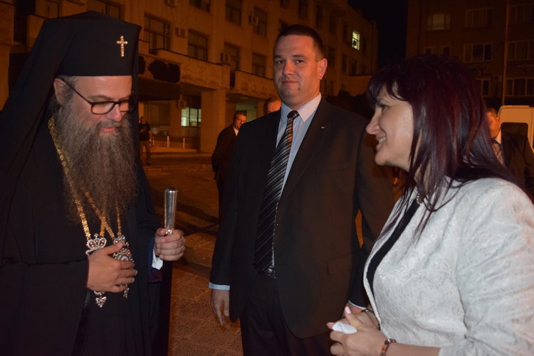 На колене!Ботев е безсмъртен!