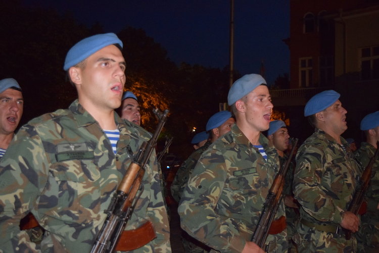 На колене!Ботев е безсмъртен!