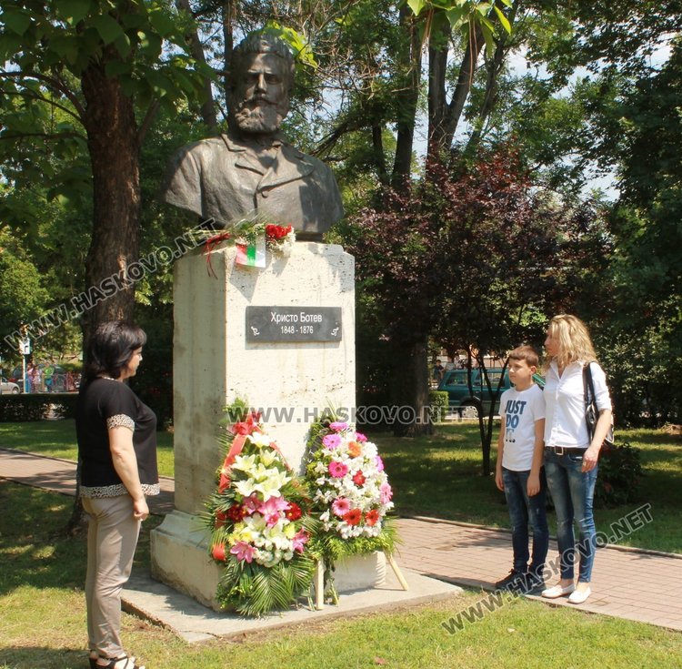 Почетоха 141 години от гибелта на Христо Ботев в Димитровград