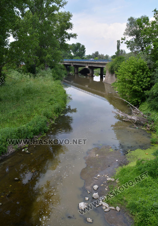 Воняща мръсотия се влива в реката в Клокотница, оттам в Марица