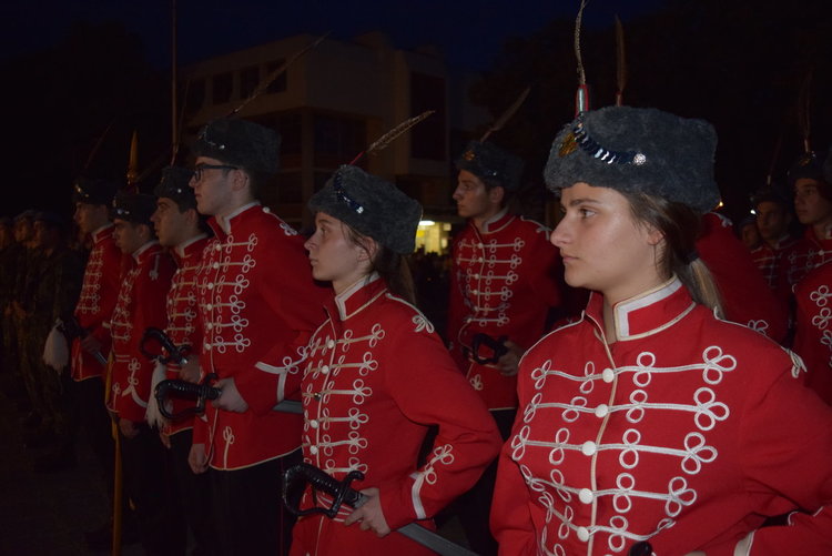 На колене!Ботев е безсмъртен!