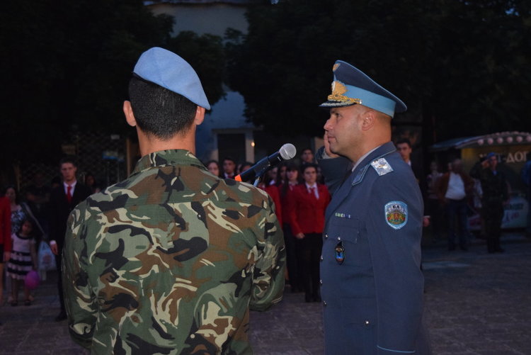 На колене!Ботев е безсмъртен!