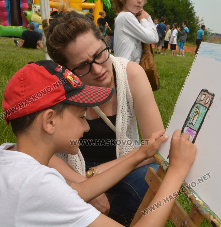 Деца и възрастни преписаха История славянобългарска на поляната на Нимфите