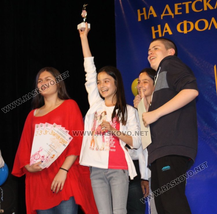 Голямата награда на конкурса "Златен извор" отиде в Панагюрище, "Слънчогледите" с отличие за авторска песен