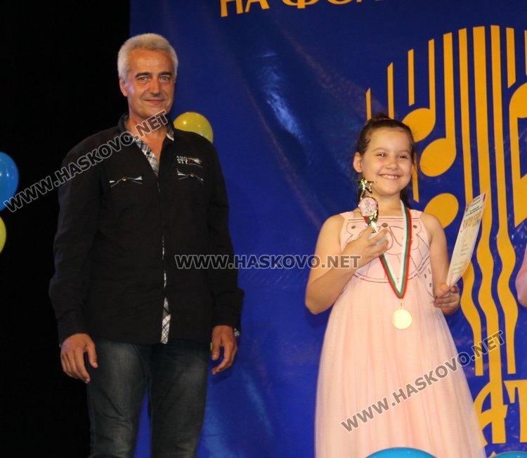 Голямата награда на конкурса "Златен извор" отиде в Панагюрище, "Слънчогледите" с отличие за авторска песен