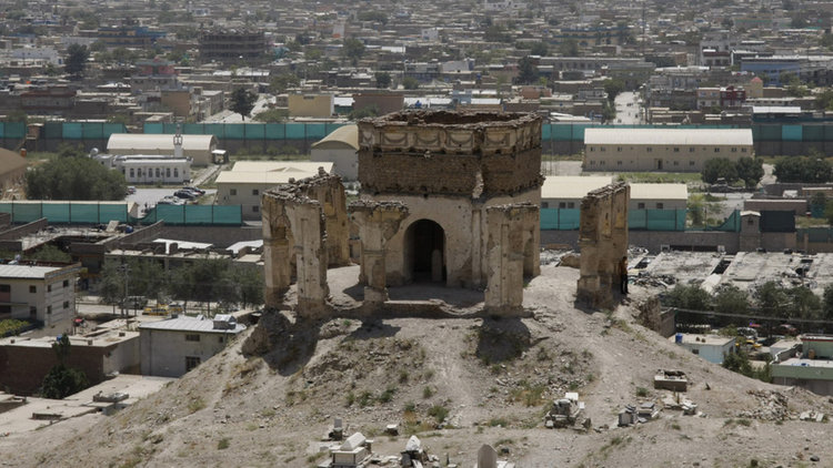 Експлозии на погребение на активист в Кабул