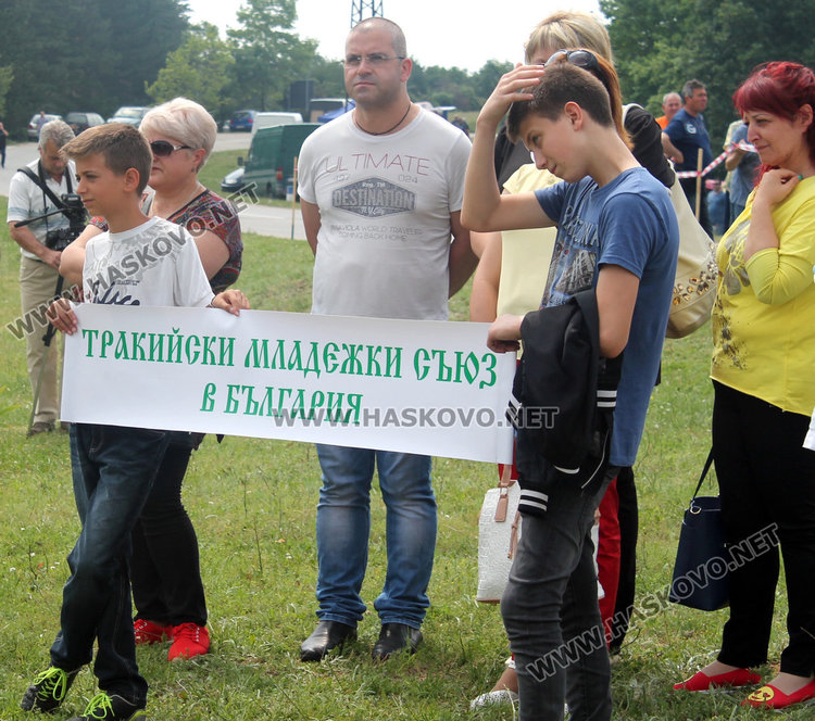 Десетки се поклониха пред паметта на загиналите на Илиева нива