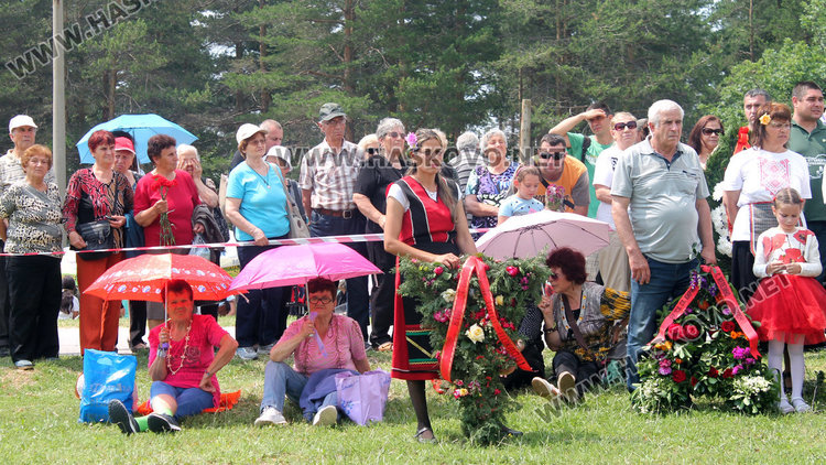  Десетки се поклониха пред паметта на загиналите на Илиева нива