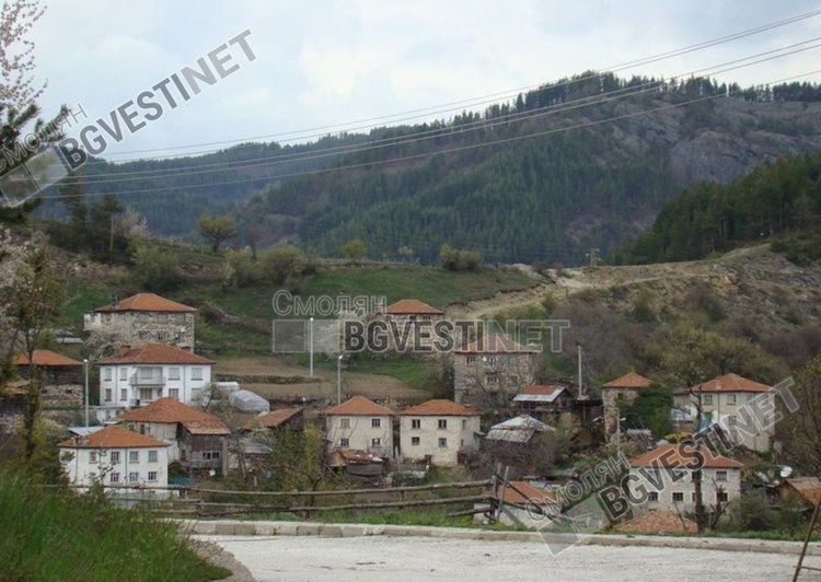 Три смолянски села останаха без път заради дъжда