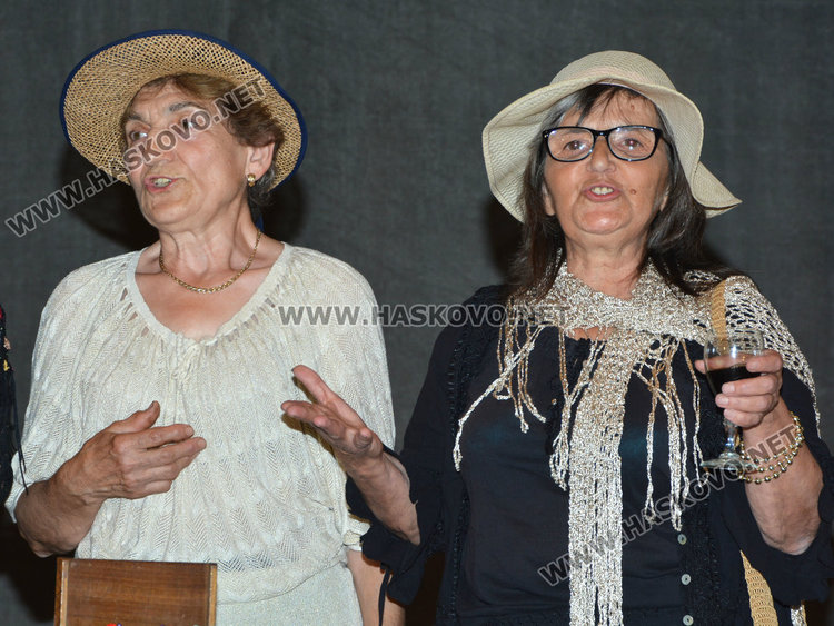 Млади и беловласи дойдоха в Хасково с пеещи сърца и  песните на Ари