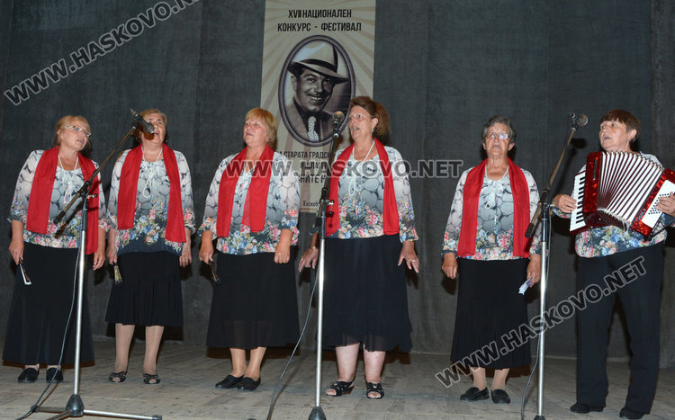Млади и беловласи дойдоха в Хасково с пеещи сърца и  песните на Ари