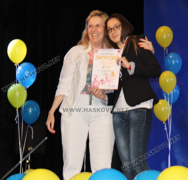 Голямата награда на конкурса "Златен извор" отиде в Панагюрище, "Слънчогледите" с отличие за авторска песен