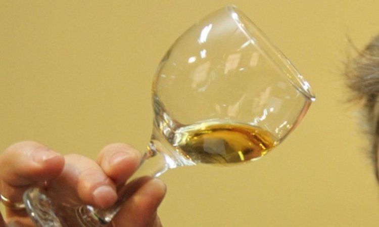 Ракия, мастика, бира ... И накрая малко нафта