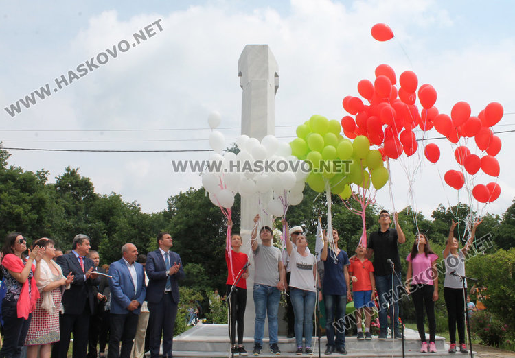  Десетки се поклониха пред паметта на загиналите на Илиева нива