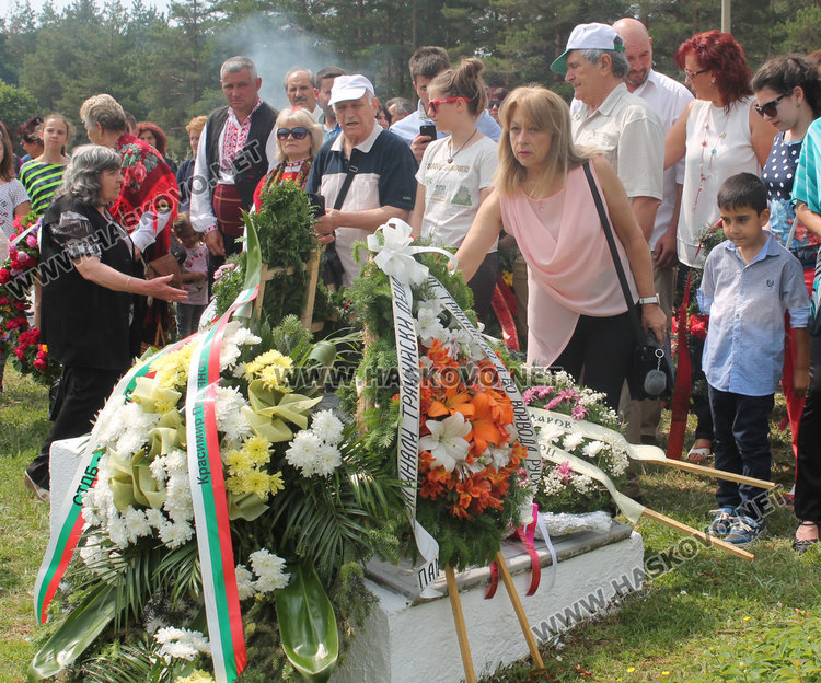  Десетки се поклониха пред паметта на загиналите на Илиева нива