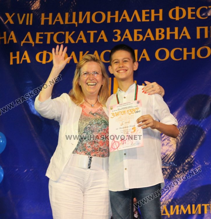 Голямата награда на конкурса "Златен извор" отиде в Панагюрище, "Слънчогледите" с отличие за авторска песен