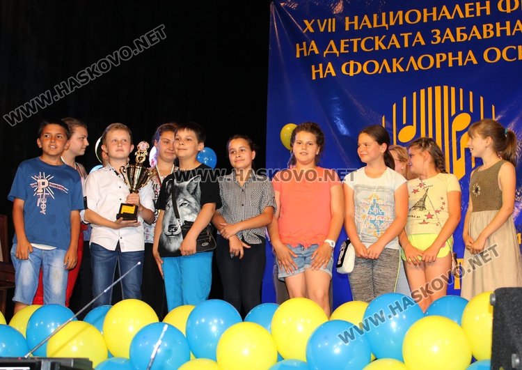 ВГ "Звънче" от Панагюрище с голямата награда от "Златен извор" 2017