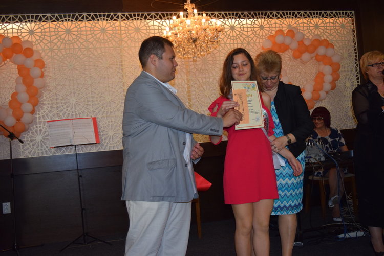 160 изявени ученици бяха наградени в Езиковата,кметът зачете тържеството