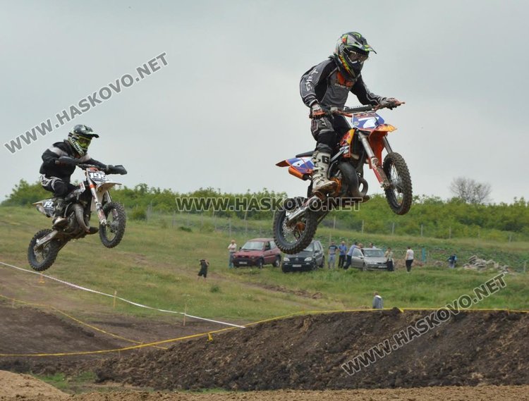93 -ма състезатели участваха в мотокроса край село Горски извор