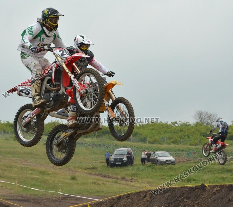 93 -ма състезатели участваха в мотокроса край село Горски извор